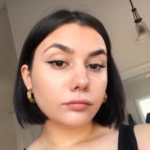 Meet your Posher, Mia